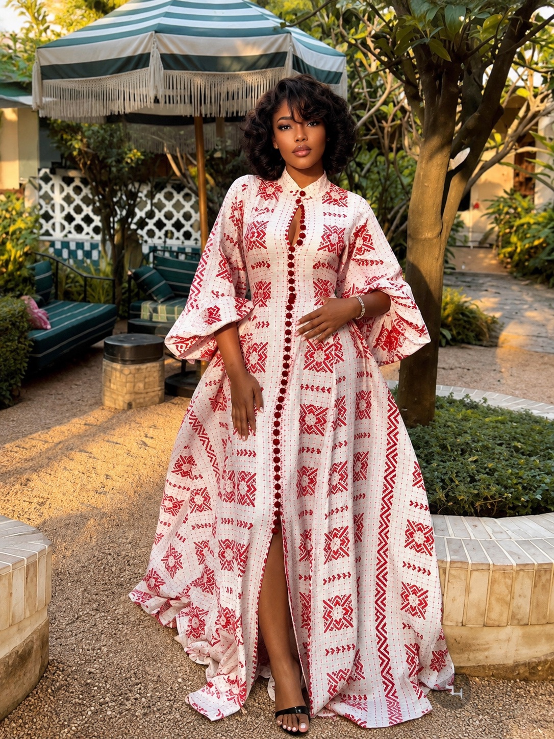 Longue robe évasée à motifs rouges
